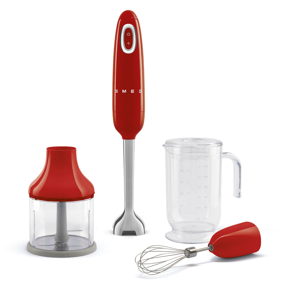 Batidora de mano Smeg con accesorios.