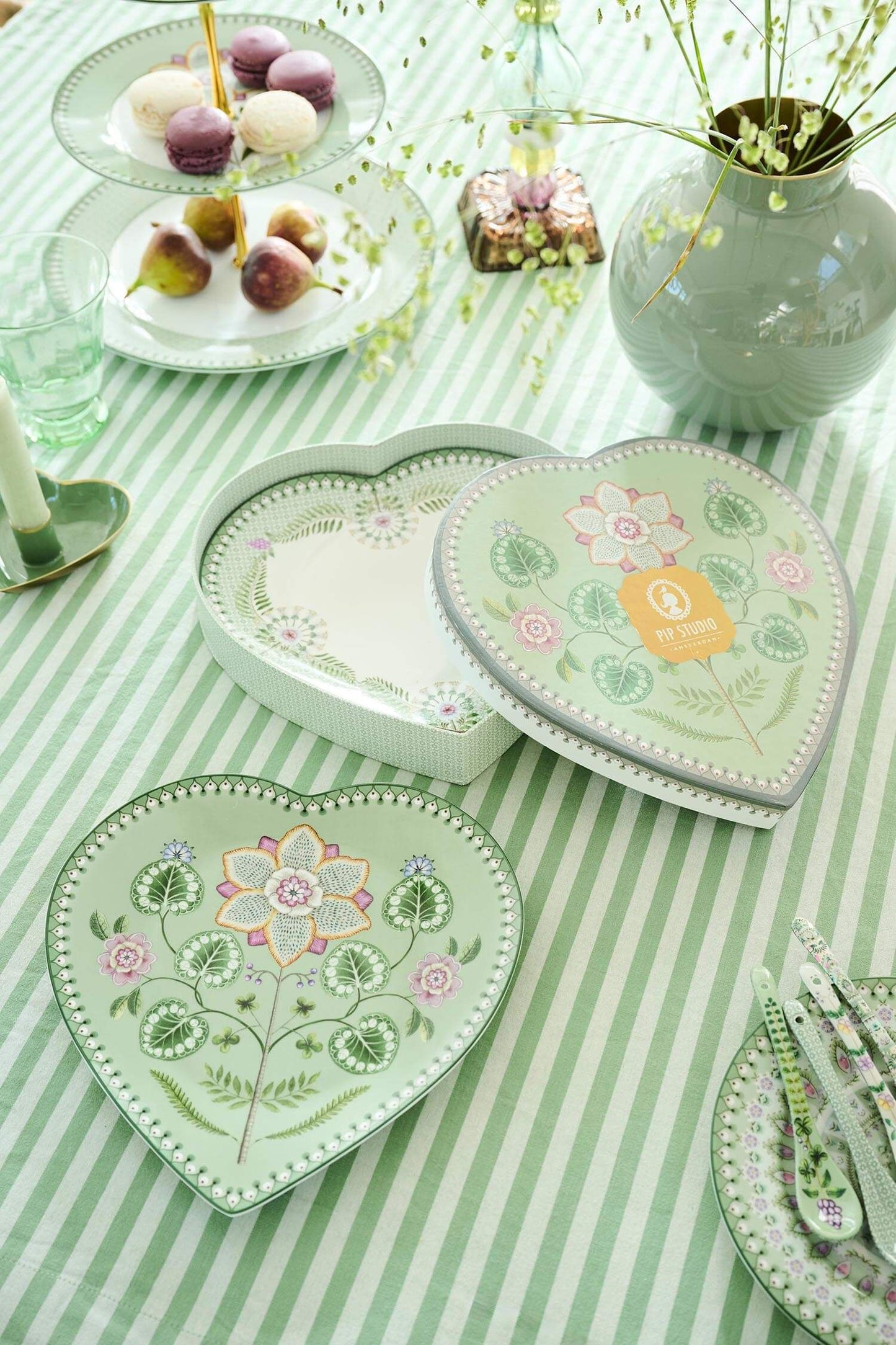 Platos Heart Lily & Lotus
