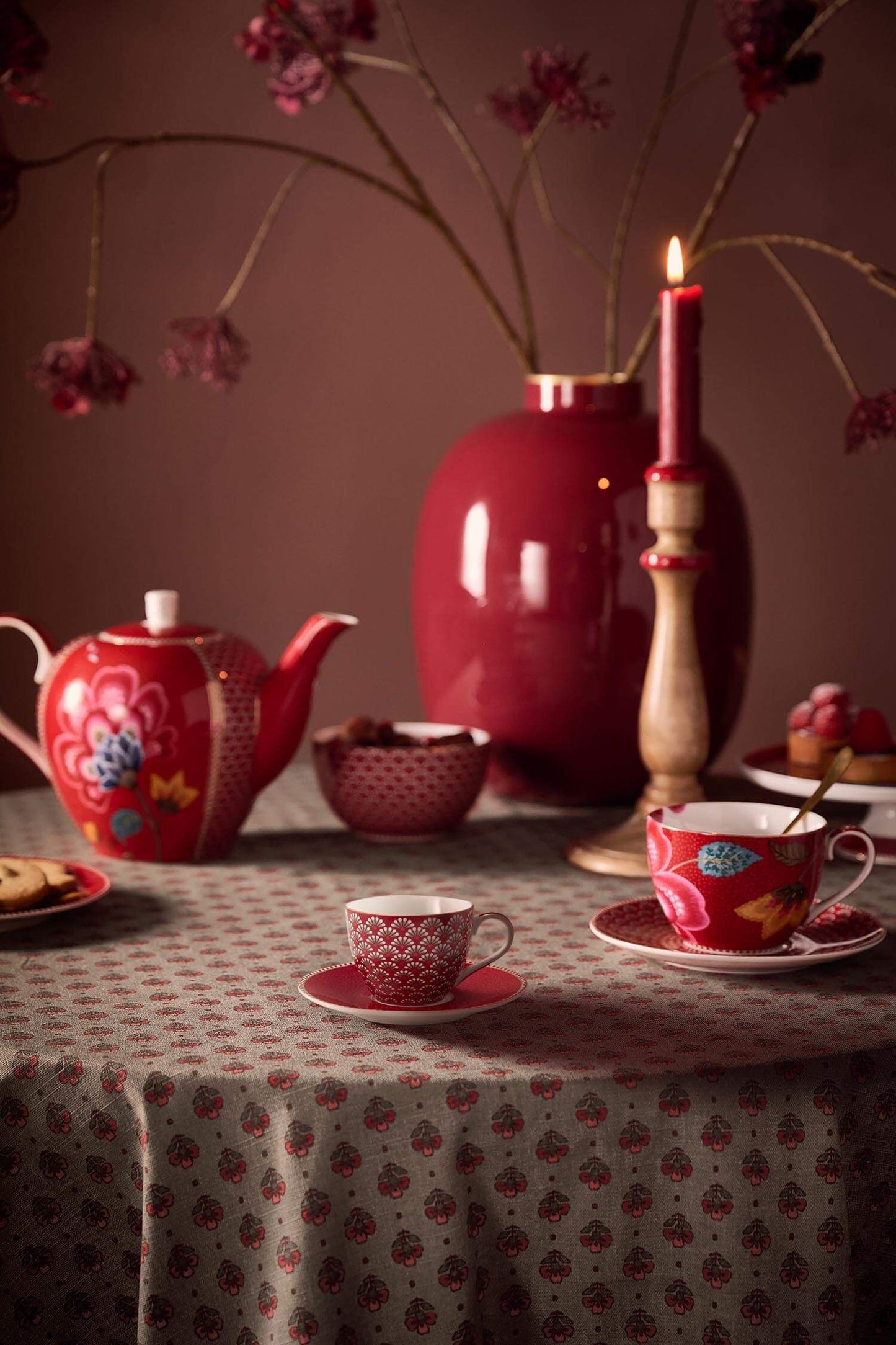 Set Taza + Plato Booming Tales Rojo