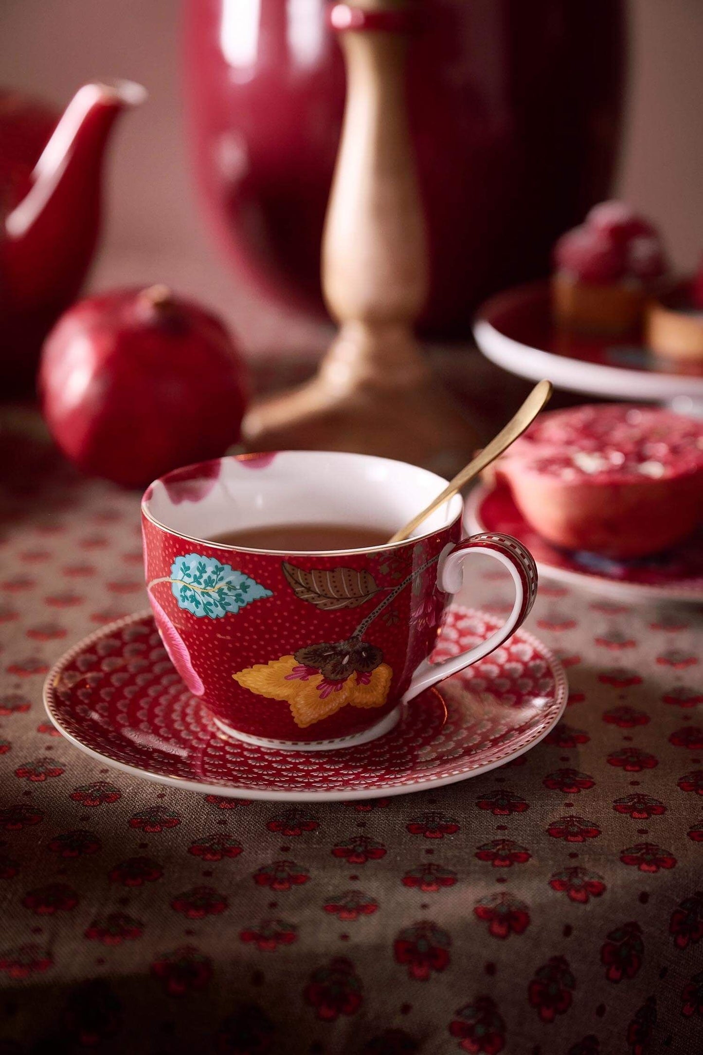 Set Taza + Plato Booming Tales Rojo